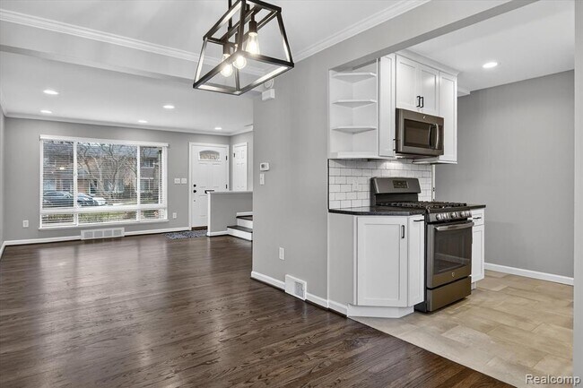 Building Photo - 1043 N Old Woodward Ave