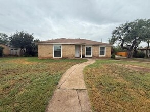 Building Photo - 1826 Lincoln Dr