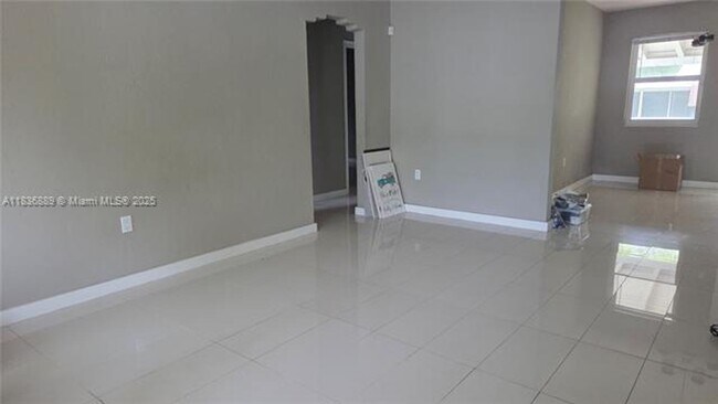 Foto del edificio - 2462 SW 20th St