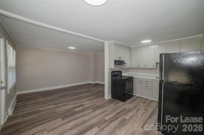 Building Photo - 5113 Higgins St