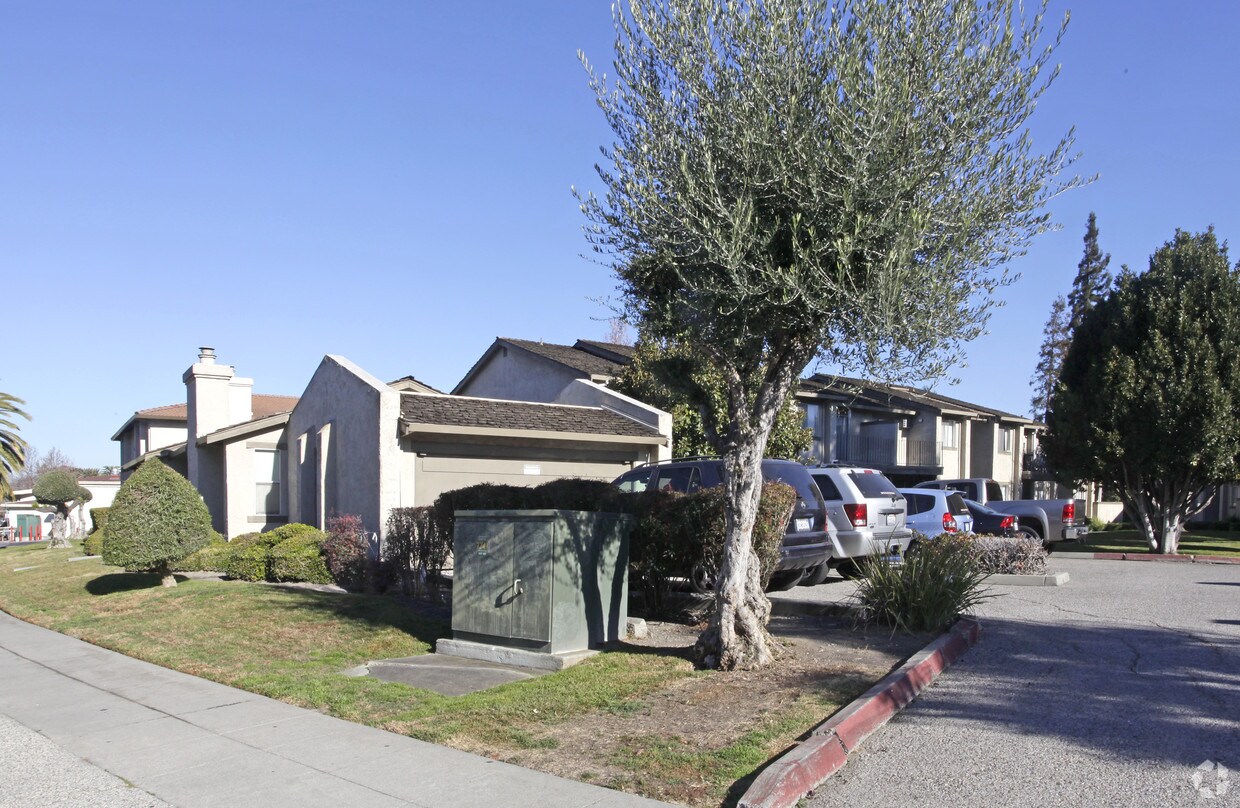 Primary Photo - 2740-2750 Park Ave