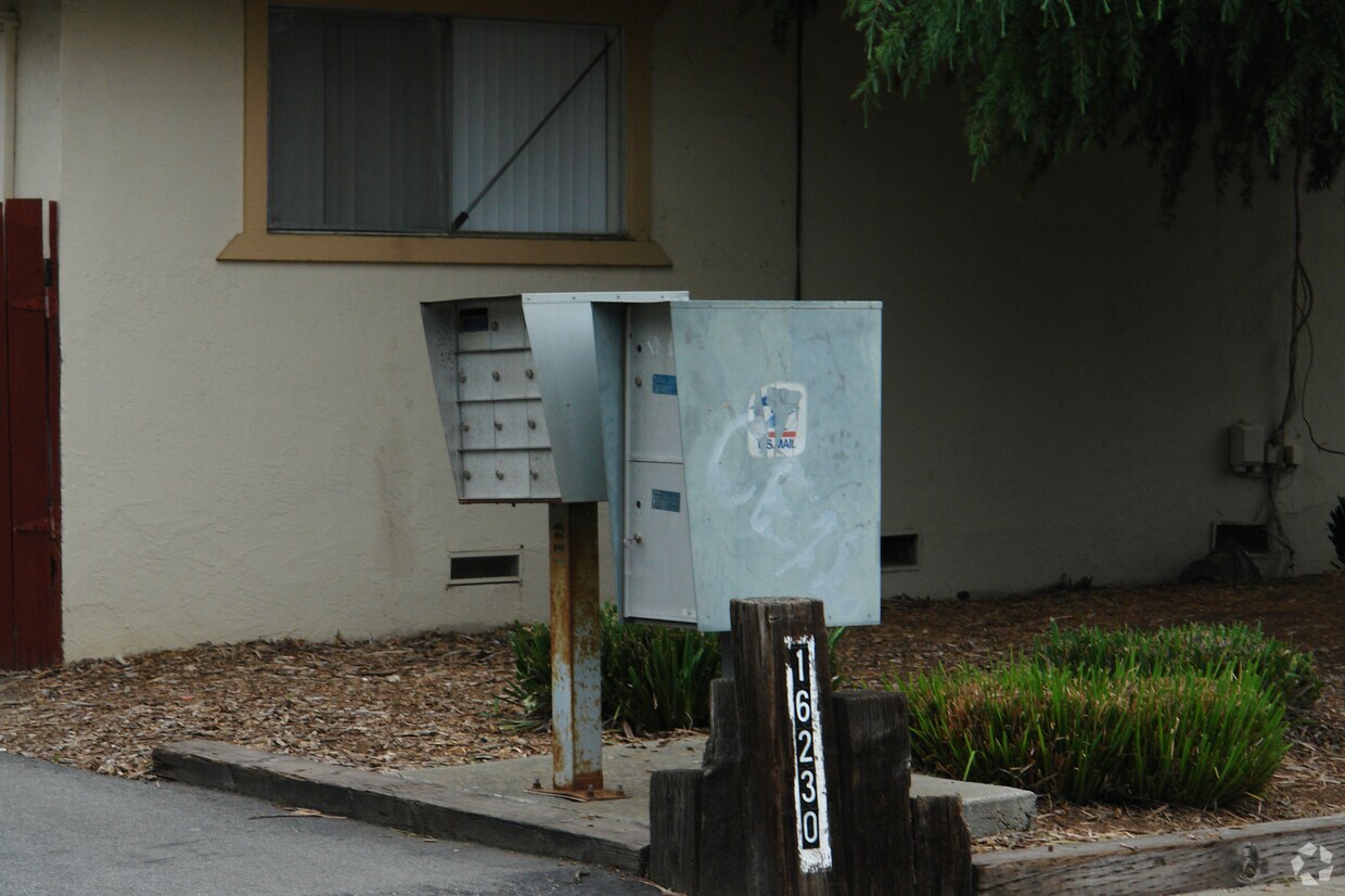 Foto del edificio - 16230-16240 Keith Way