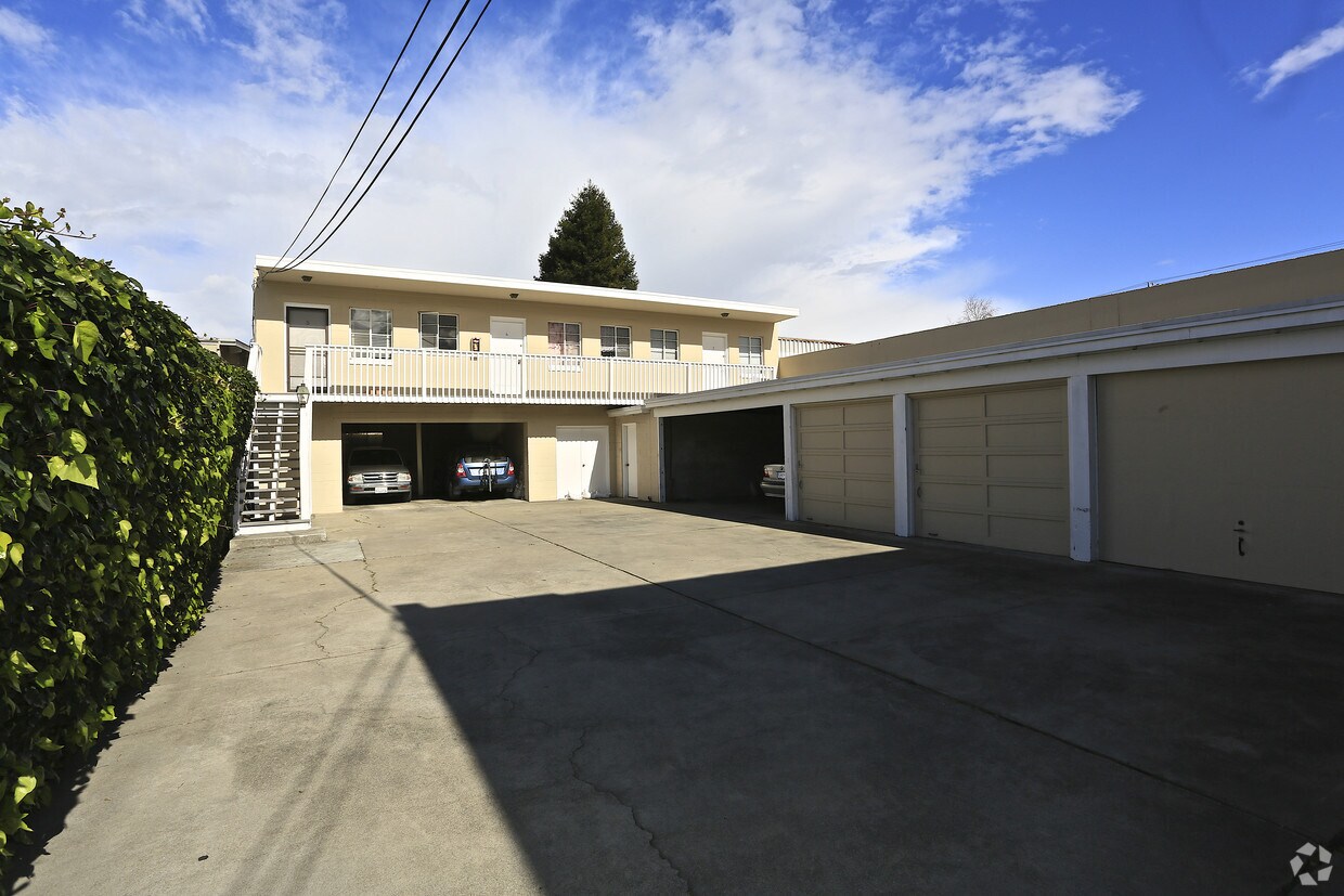 Building Photo - 108 Myrtle Rd