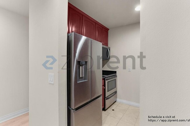 Building Photo - 717 E Denny Way