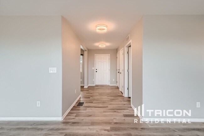Foto del edificio - 12440 Village Cir