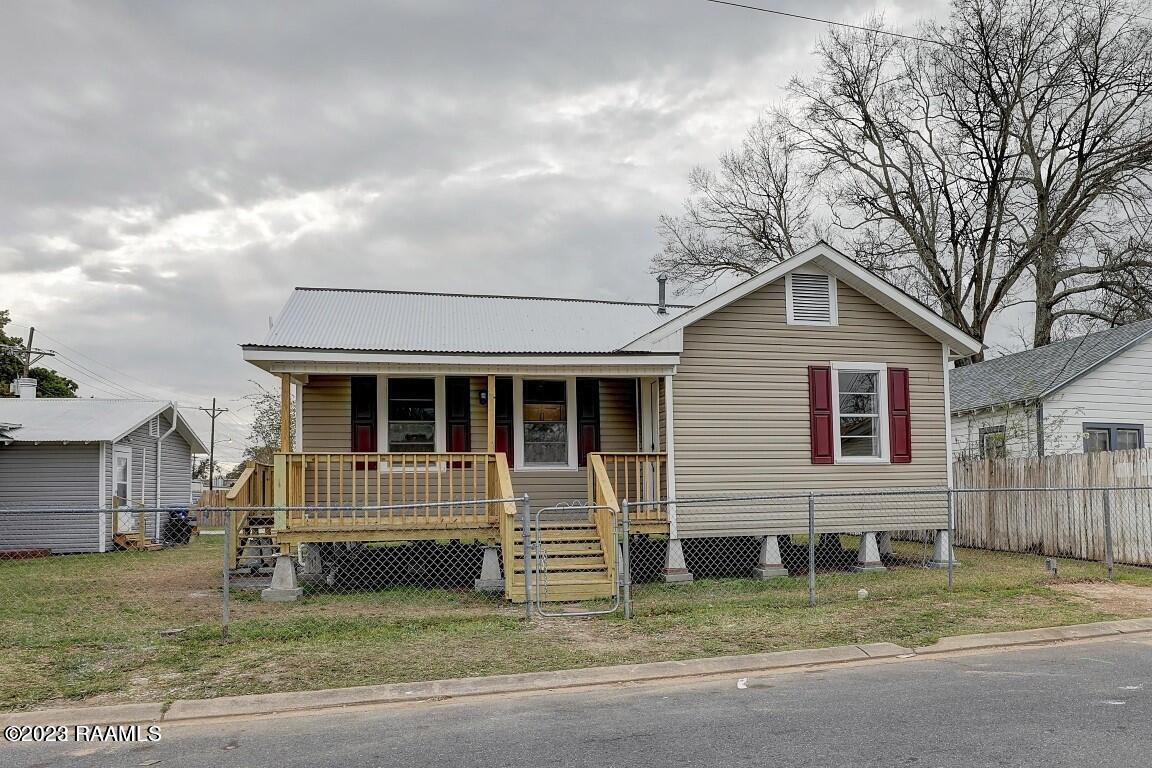 Primary Photo - 210 Forrest St