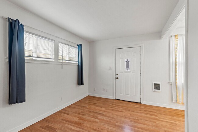 Building Photo - 4025 La Salle St