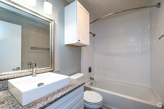 3BR, 2BA - 1,209SF - Primary Bathroom - The Arts Apartments at Bluebonnet Place