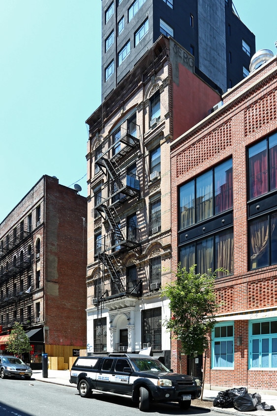 Primary Photo - 170 Allen St