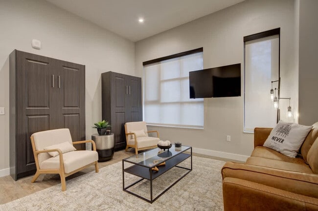 Building Photo - 110 W Beall St