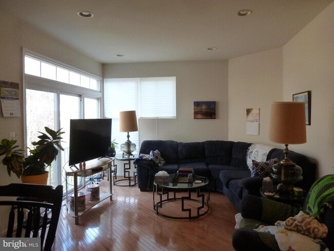 Building Photo - 43092 Hunters Green Square