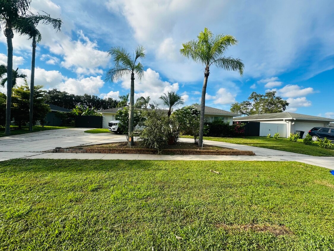 Foto principal - 1485 Woodcrest Rd N