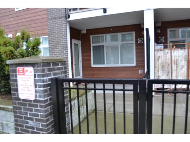 Building Photo - 5415-5415 Brydon Crescent
