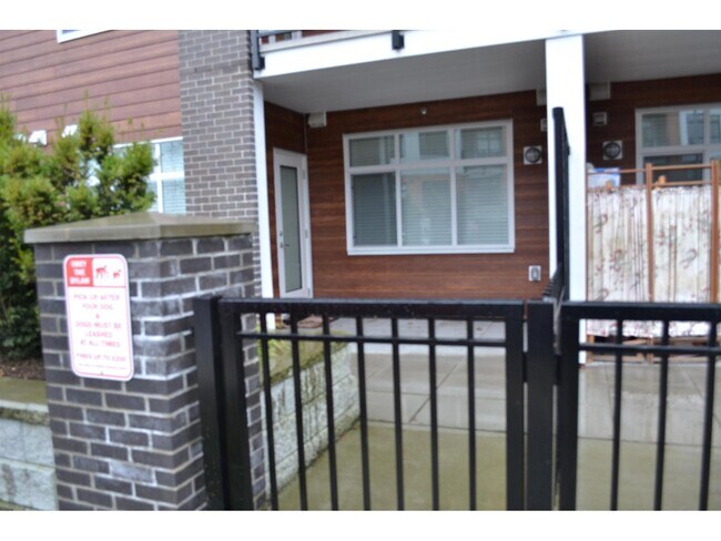 Photo du bâtiment - 5415-5415 Brydon Crescent