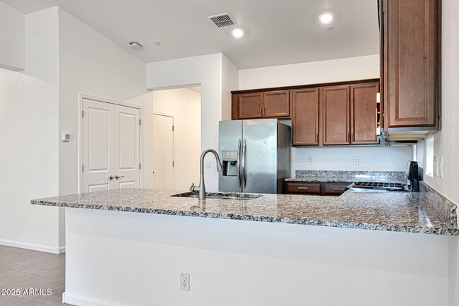 Foto del edificio - 12429 W Midway Ave