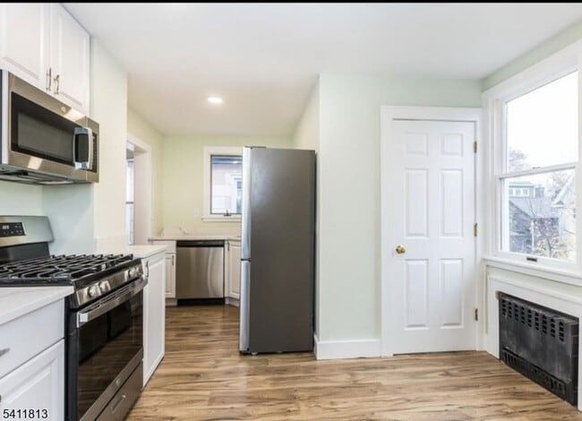 Building Photo - 19 Sylvan Pl