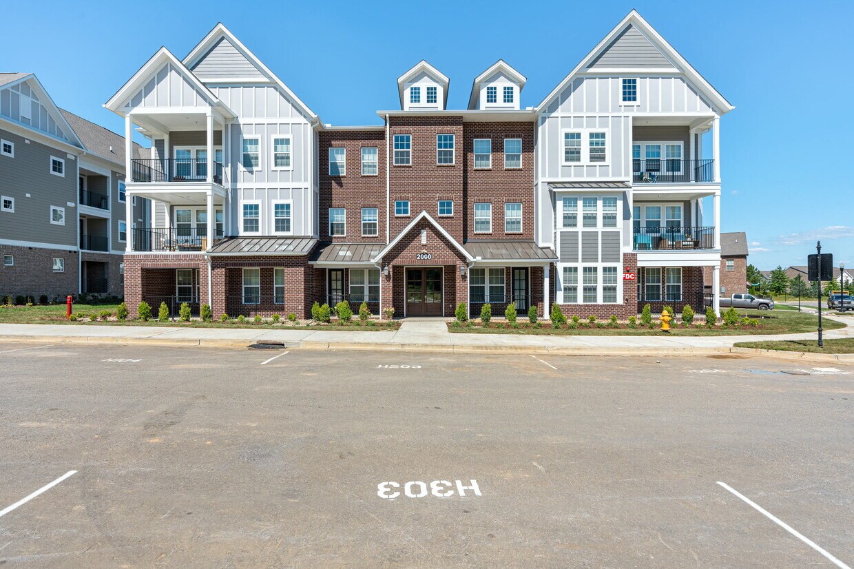 Primary Photo - 2000 Shadow Green Dr