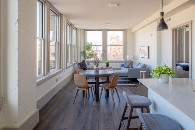 Building Photo - The Nicholas Apartments