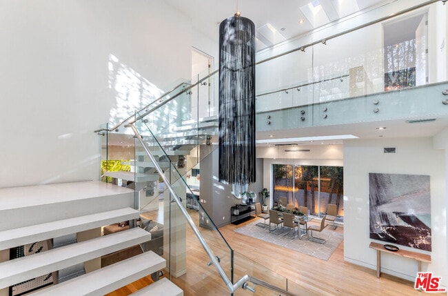 Foto del edificio - 6359 Colgate Ave