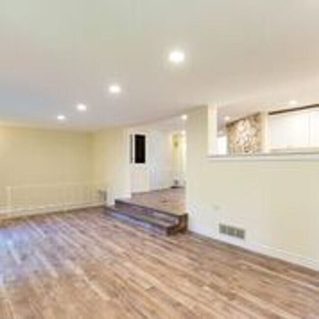 Building Photo - 95 W. 600 N. House for rent