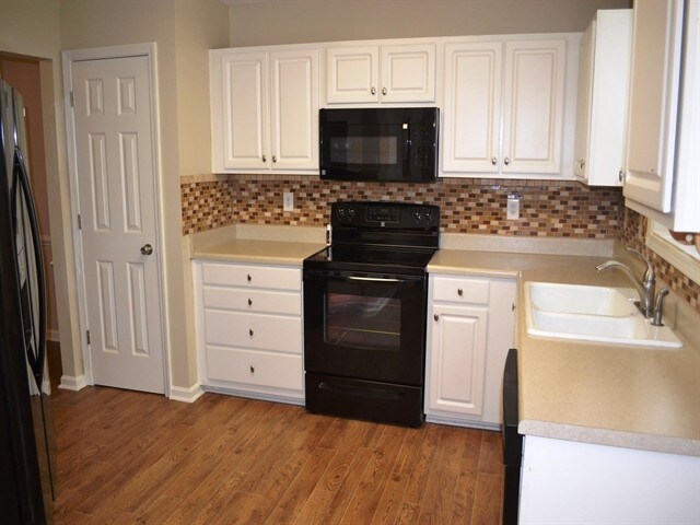 Foto del edificio - 174 Bonnie Woods Dr