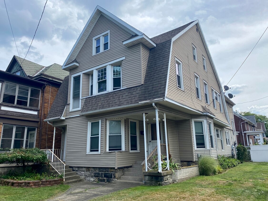 1063 W 8th St Unit 1, Erie, PA 16502 Apartments in Erie, PA