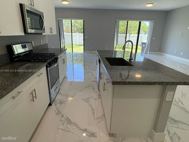 Building Photo - 3 br, 3 bath House - 4920 Whispering Way