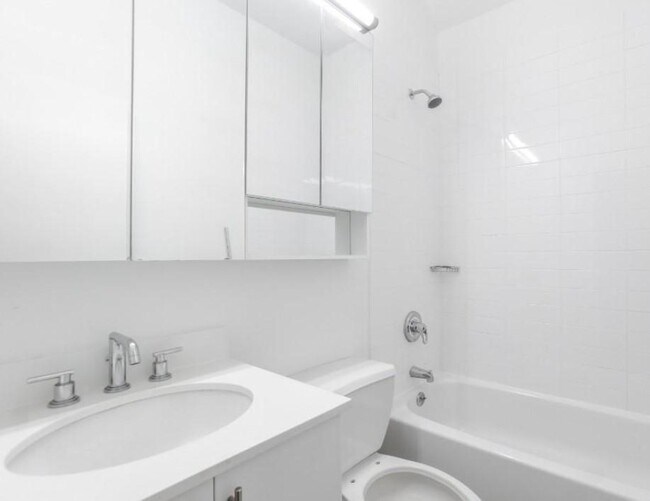 Foto del edificio - 2 bedroom in New York NY 10018
