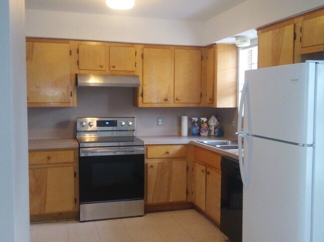 Building Photo - 110 Little Bill Ln