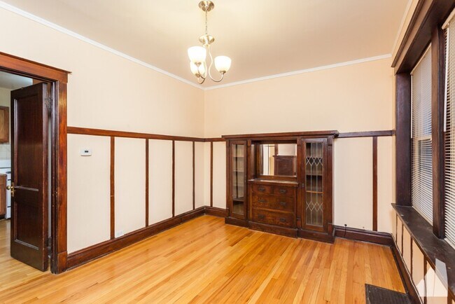 Building Photo - 3239 W Cullom Ave