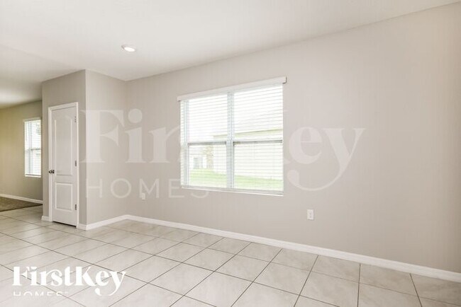 Foto del edificio - 621 Squires Grove Dr