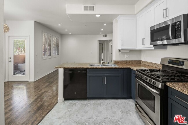 Building Photo - 360 W Ave 26