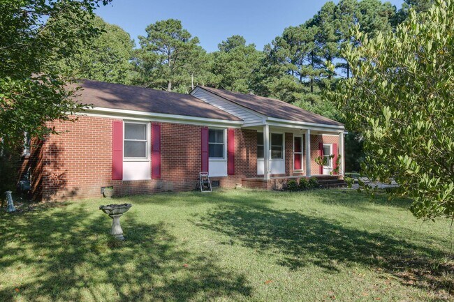 Building Photo - Welcome to Yorktown with a charming rural ...
