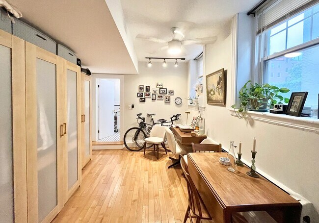 Building Photo - 71 Parkman St