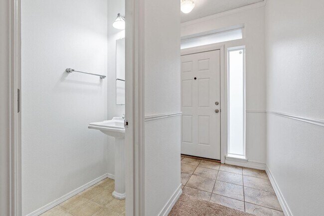 Foto del edificio - Beautiful Townhome in the Highly Desirable Oak Hills community!