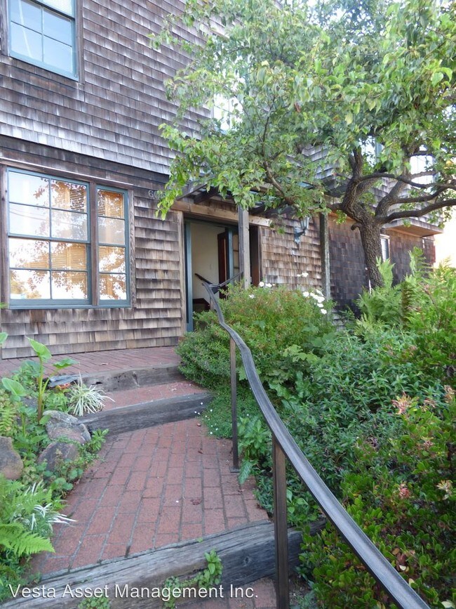 Building Photo - 600 De Haro St