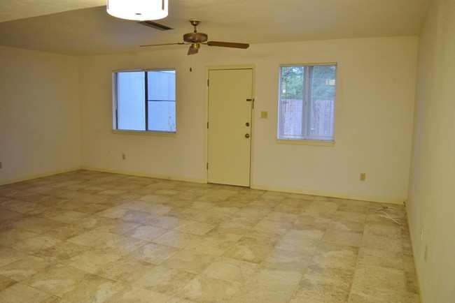 Foto del edificio - 2795 Blairstone Ct