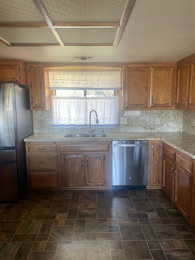 Building Photo - COMING SOON! 3/2.5 HOUSE POOL & LANDSCAPIN...