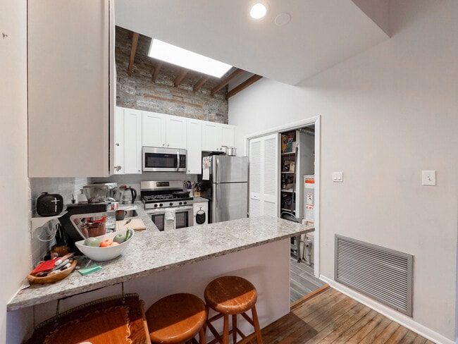 Foto del edificio - 2136 N Clifton Ave