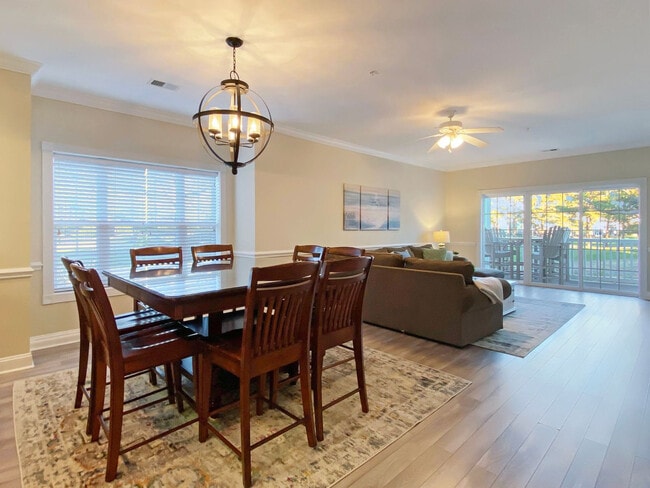 Building Photo - 4880 Dahlia Ct