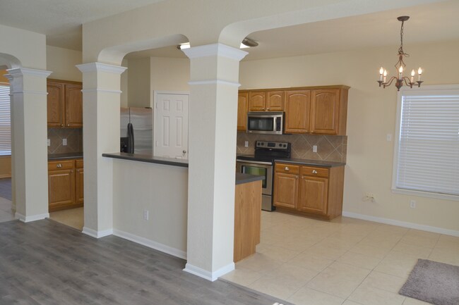 Building Photo - Available 02/13/2025 Gallop over to desira...