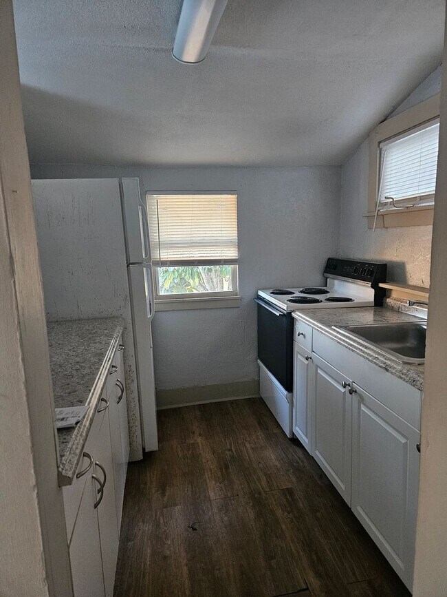 Foto del edificio - (FIRST MONTH FREE RENT) 1 BEDROOM 1 BATH  LOCATED IN DAYTONA BEACH