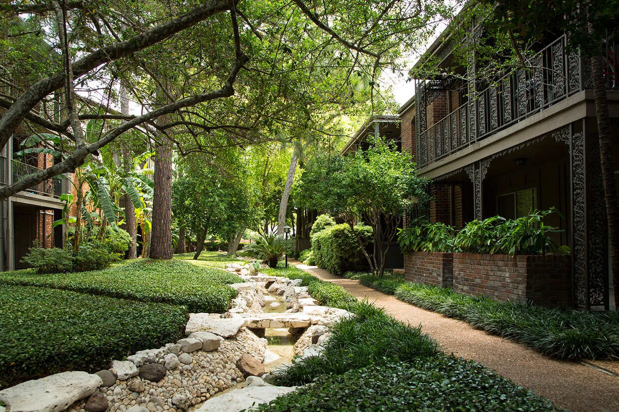 Creole on Yorktown Apartments Houston, TX