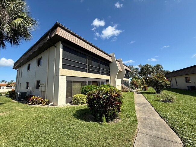 Building Photo - 2 Bedroom/2 Bathroom Available Now! 55+ An...