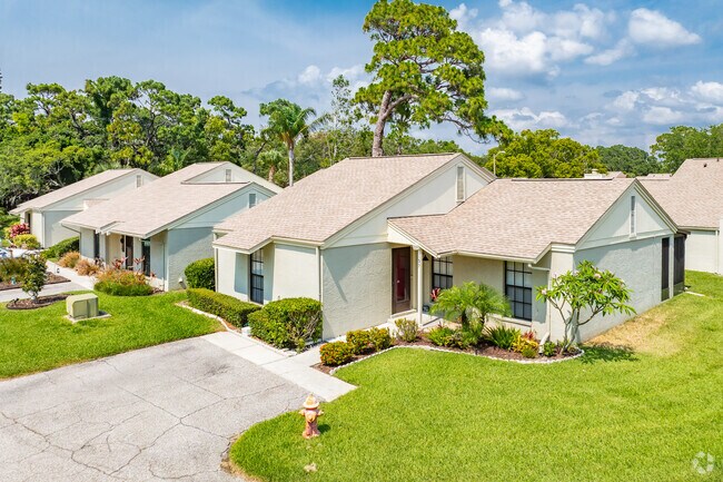 1-700 Windrush Bay Dr Tarpon Springs, FL - Windrush Bay Condominiums