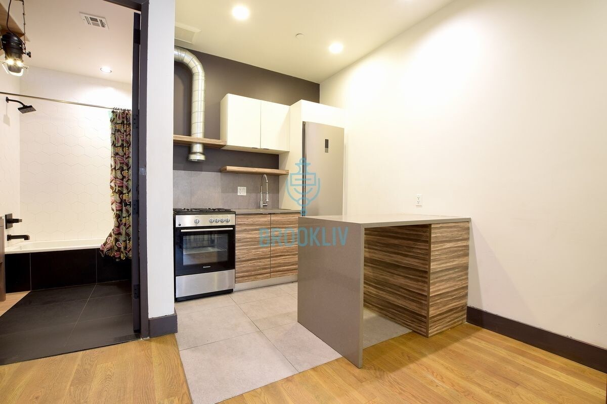 Foto principal - 242 Hawthorne St