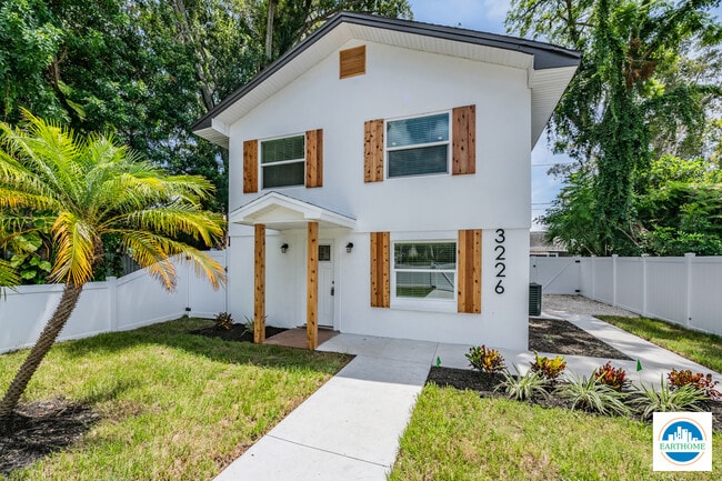 Building Photo - 3226 6th Ave S