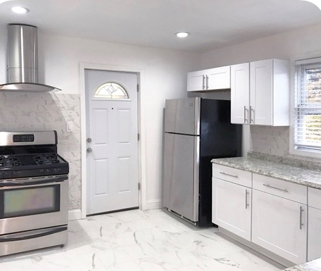Interior Photo - 588 Argyle Ave