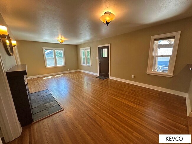 Building Photo - 115 Sylvan Ct