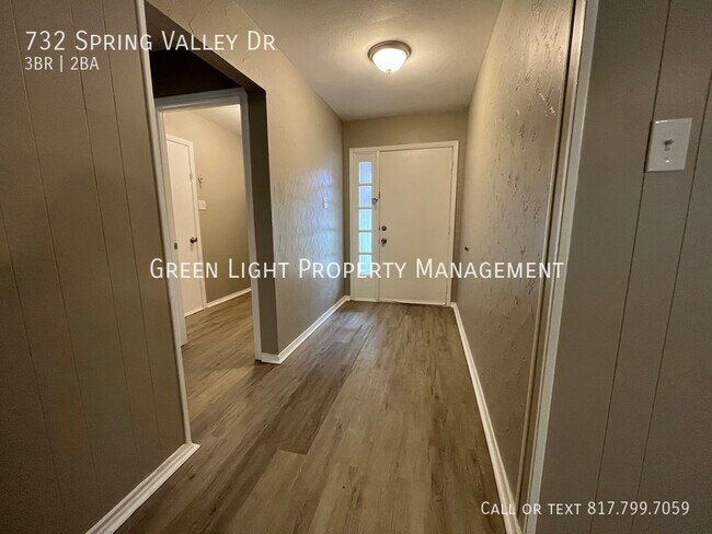 Building Photo - 732 Spring Valley Dr